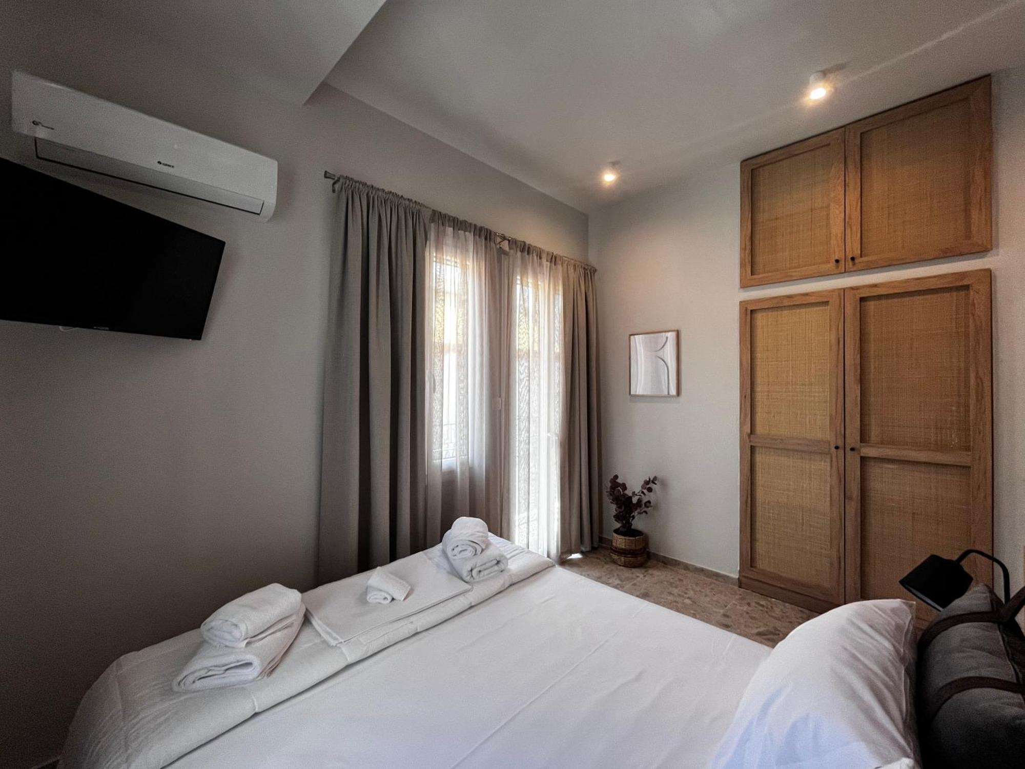 Orfeas Luxury Rooms & Studio Skopelos Town Exterior photo