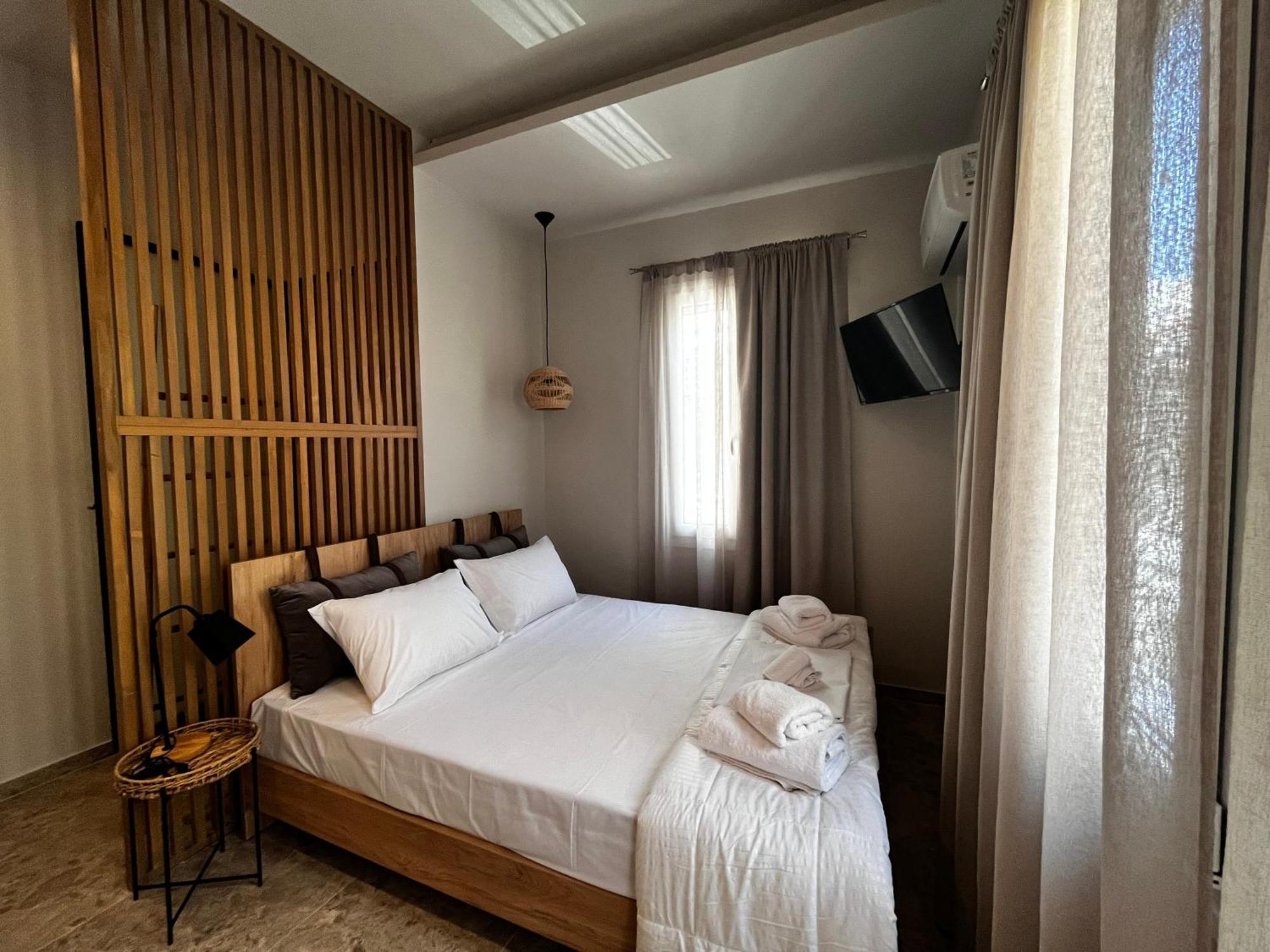Orfeas Luxury Rooms & Studio Skopelos Town Exterior photo